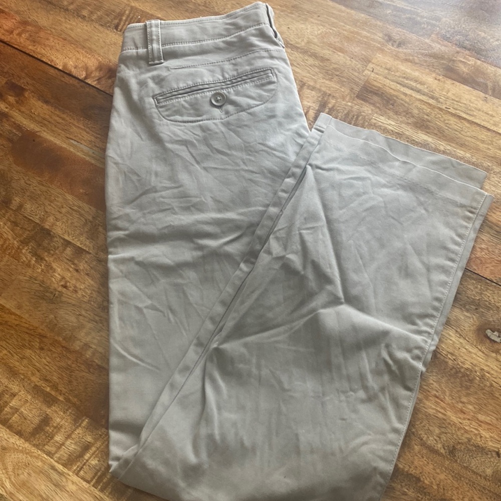 Under Armour khaki pants 30 x 32
